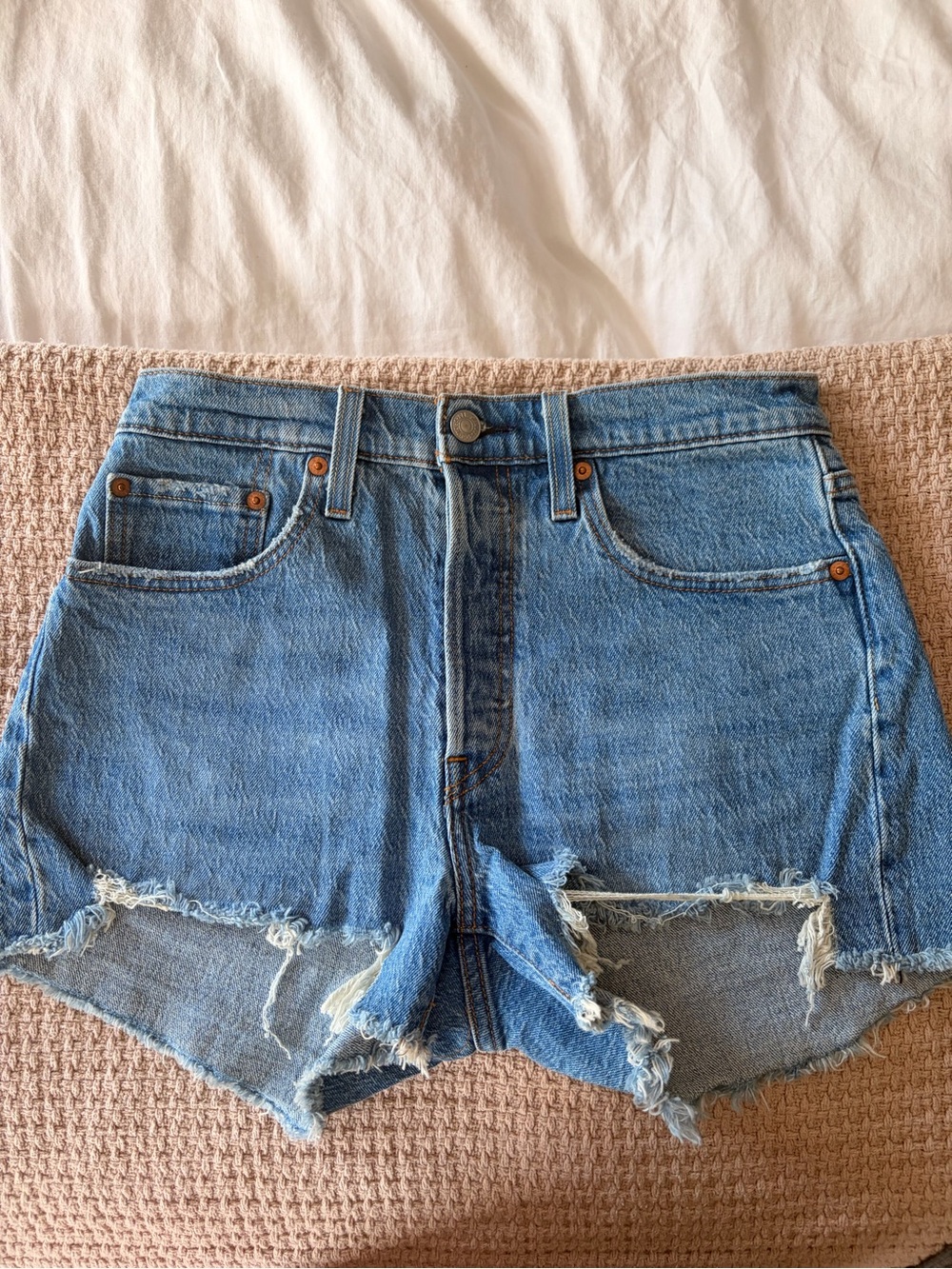 Levi’s 501 Original Medium Blue Denim Shorts - Picture 6 of 6